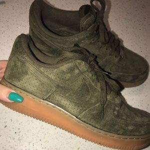 Nike Air Force 1 - Army Green / Gum Bottom NEW!